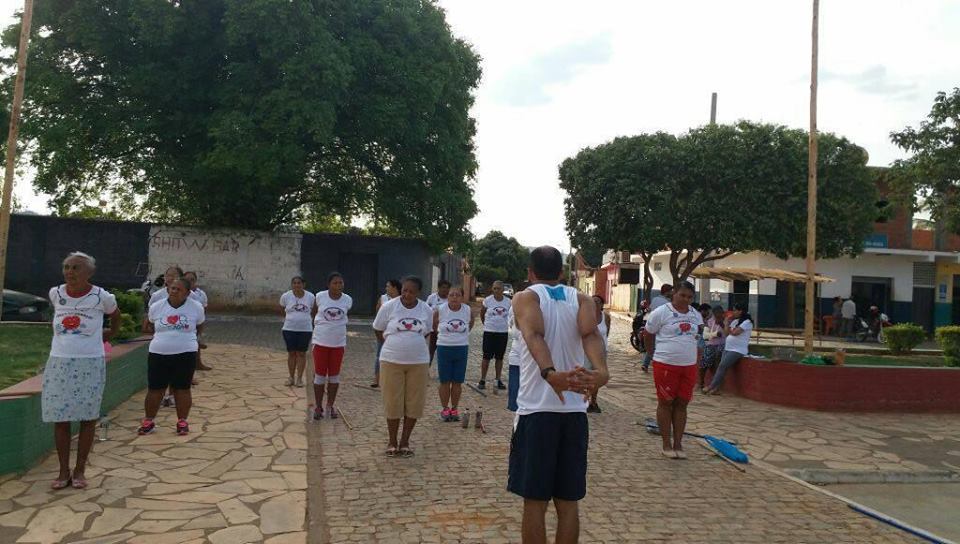 Núcleo de Apoio à Saúde da Família (NASF) de São João das Missões realiza caminhada orientada com incentivo à prática de atividades físicas