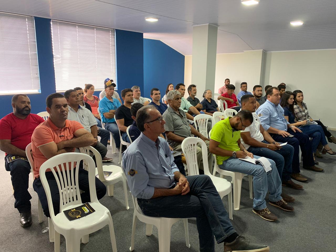 Secretaria Municipal de Agricultura de São João das Missões firma parceria com a Fábrica de Rações Futura de Janaúba